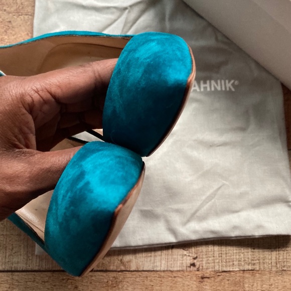 NEW Manolo Blahnik Teal Suede Classic Pointy Pump - Picture 5 of 6